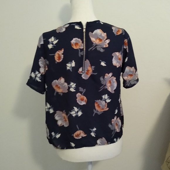 Size S Sienna Sky navy floral short sleeve top - Picture 6 of 6